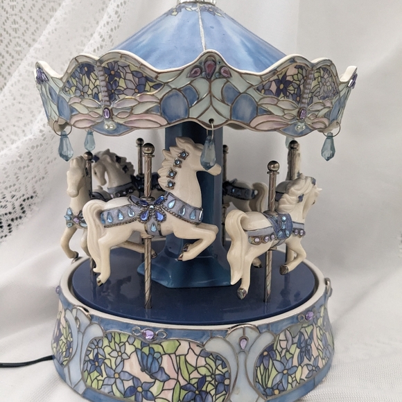 Dream Dancers illuminated Musical Carousel Ardleigh-Elliott 74469 signed as is - Picture 11 of 12